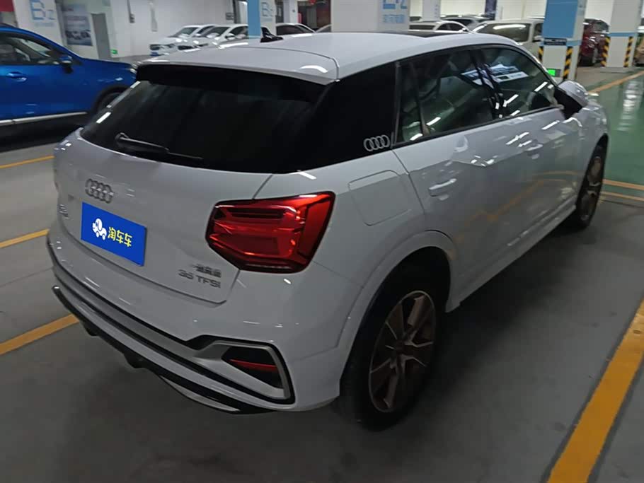 Audi Q2L Audi Q2L