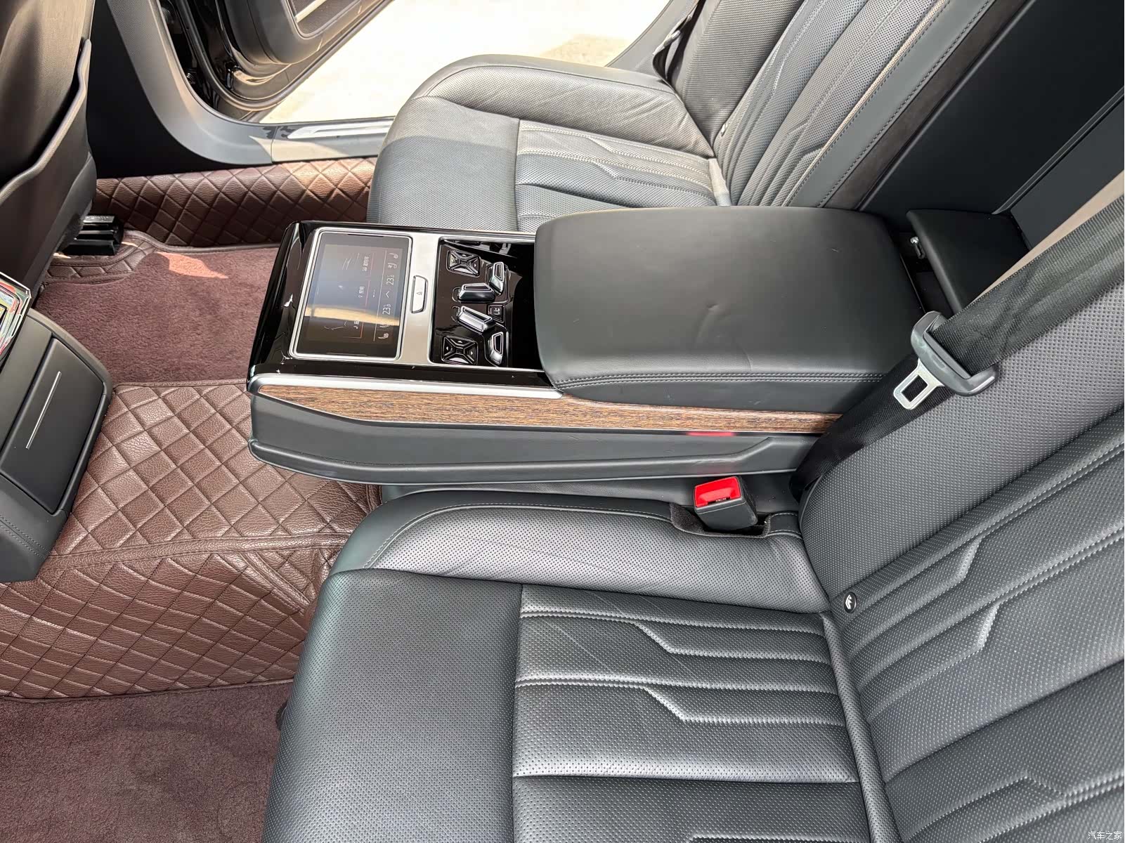 Audi A8L, 2020 11