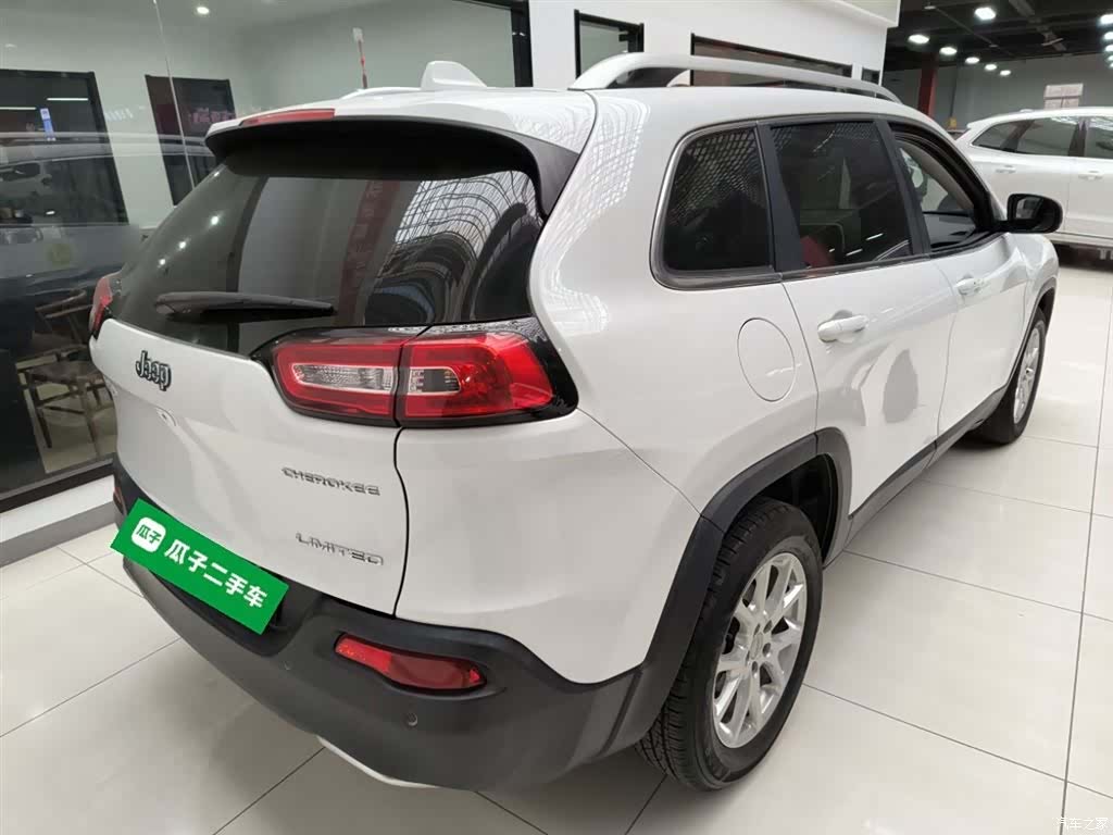 Jeep Cherokee, 2019 23