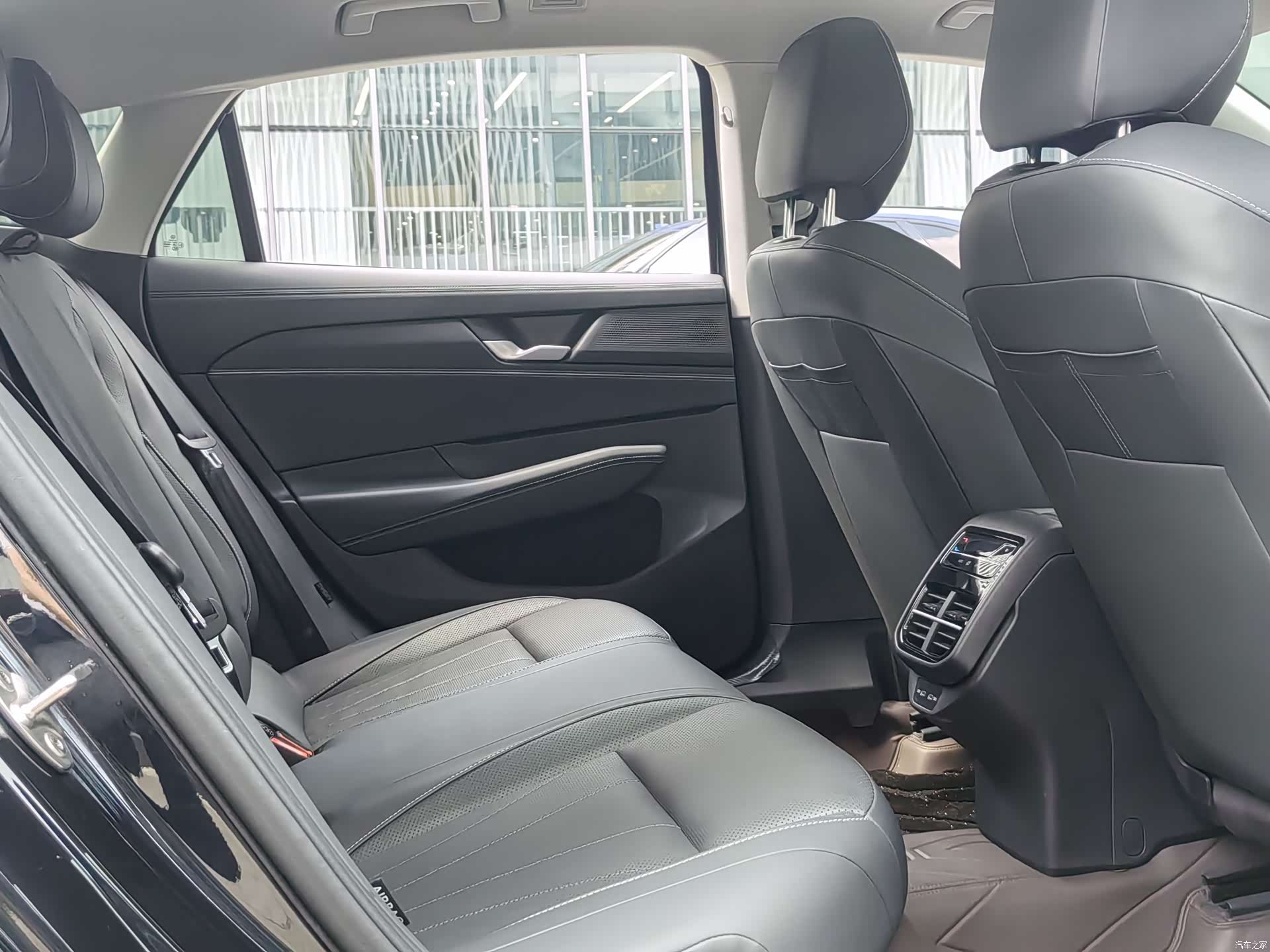 Volkswagen Passat, 2025 20