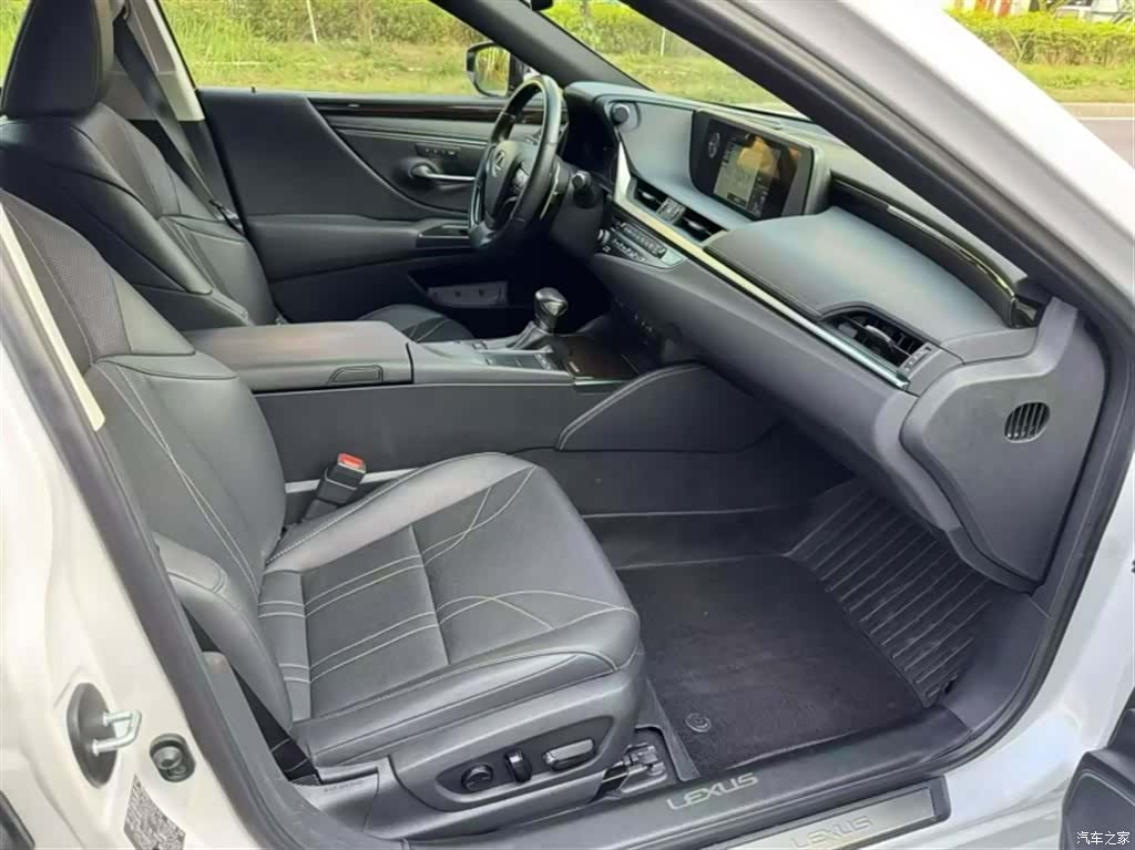 Lexus ES, 2018 15