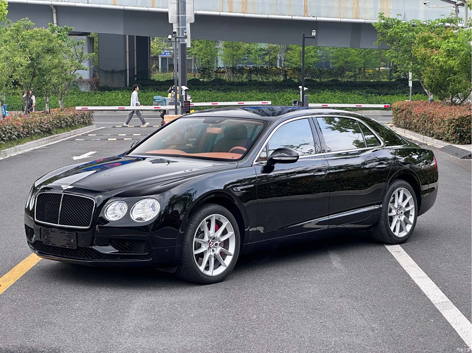 Bentley Flying Spur, 2019 6