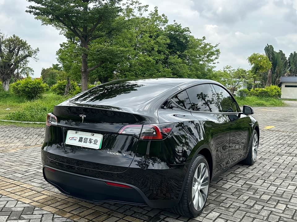 Tesla Model Y Tesla Model Y