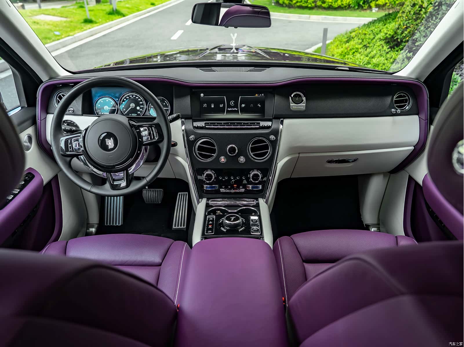 Rolls-Royce Cullinan, 2022 10