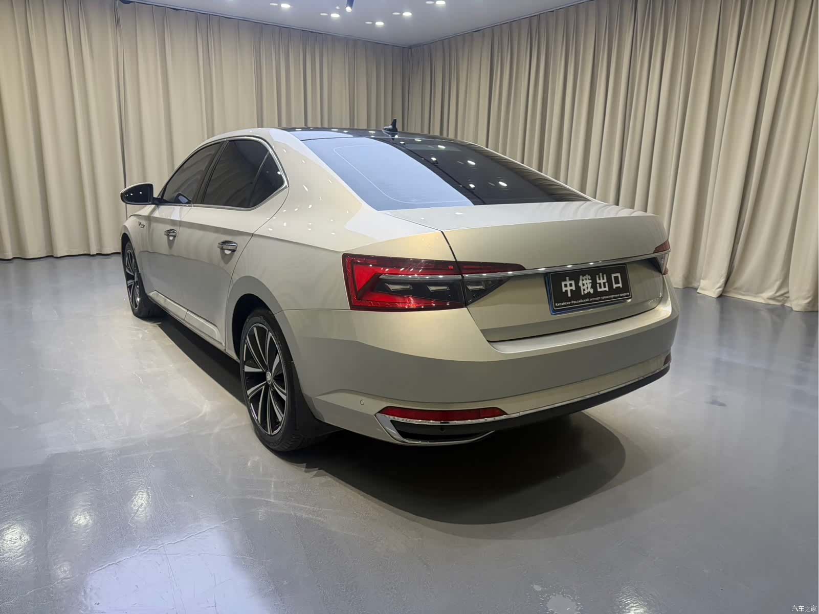Skoda Superb, 2023 4
