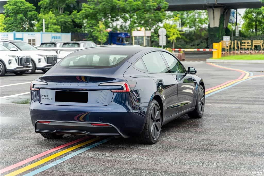 Tesla Model 3, 2026 8