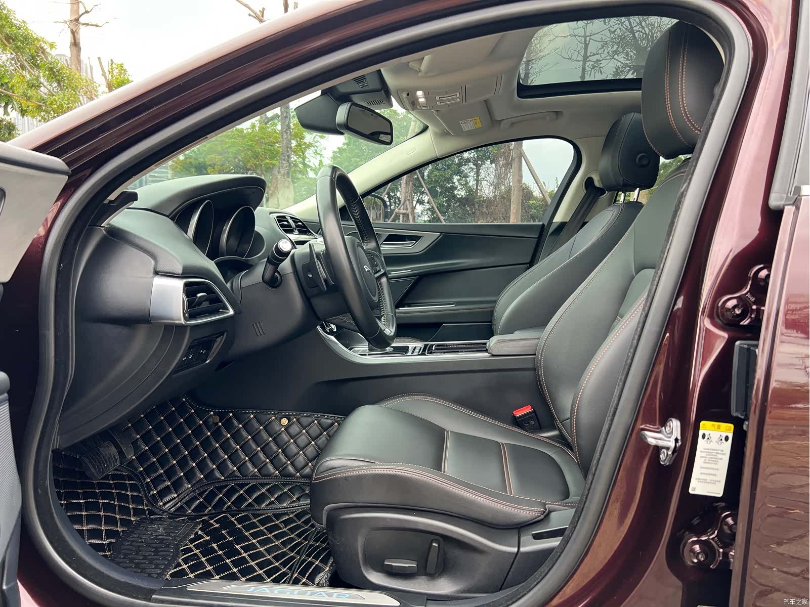 Land Rover XEL, 2019 9