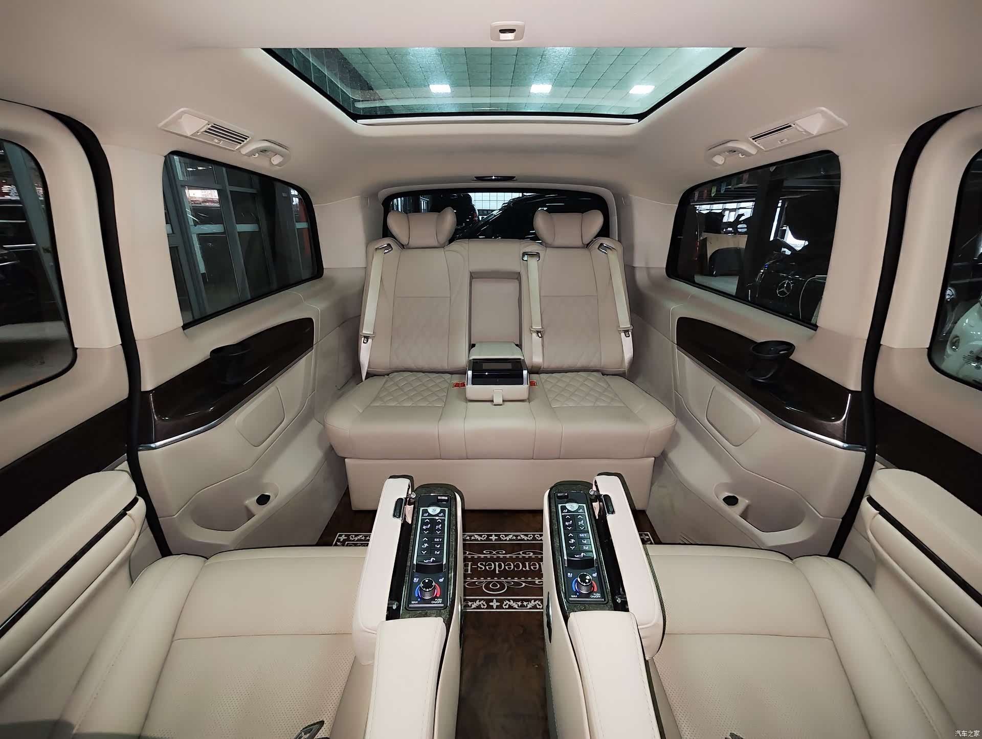 Mercedes-Benz V-Class, 2021 11