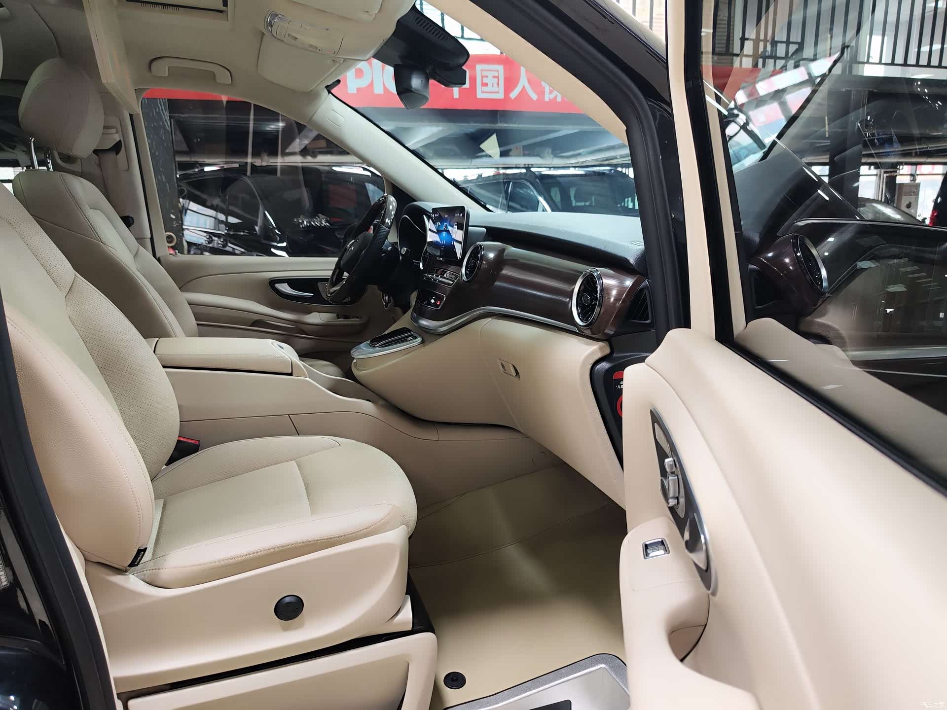 Mercedes-Benz V-Class, 2021 7