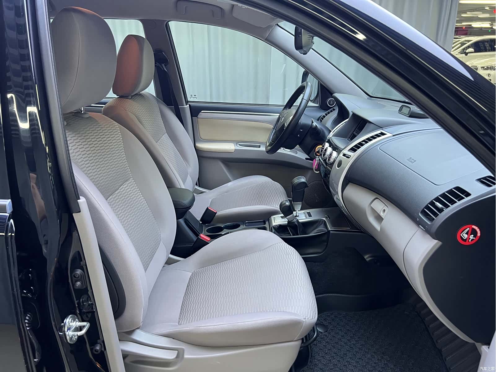 Mitsubishi Pajero, 2016 13