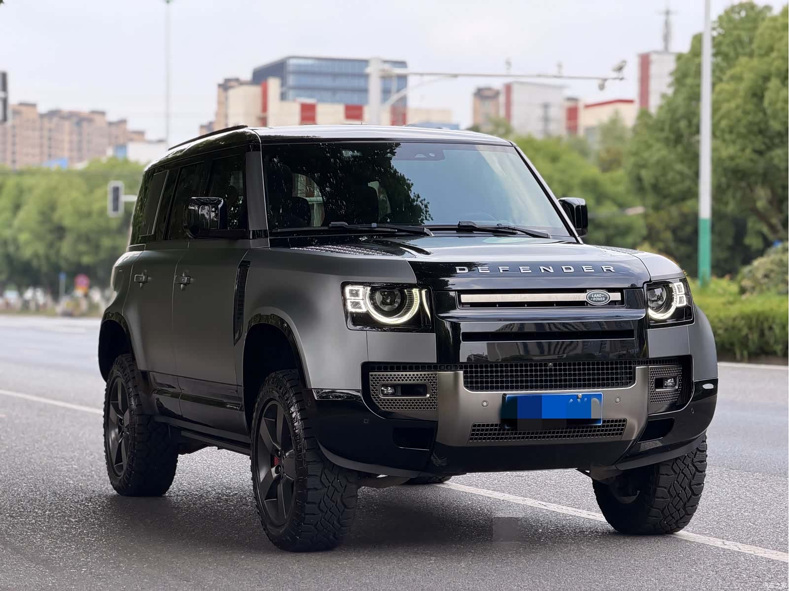 Land Rover Defender, 2023 1