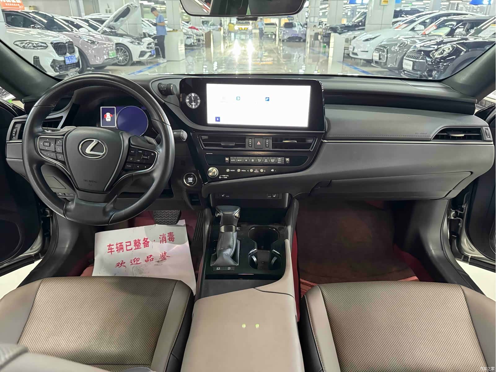 Lexus ES, 2023 все фото