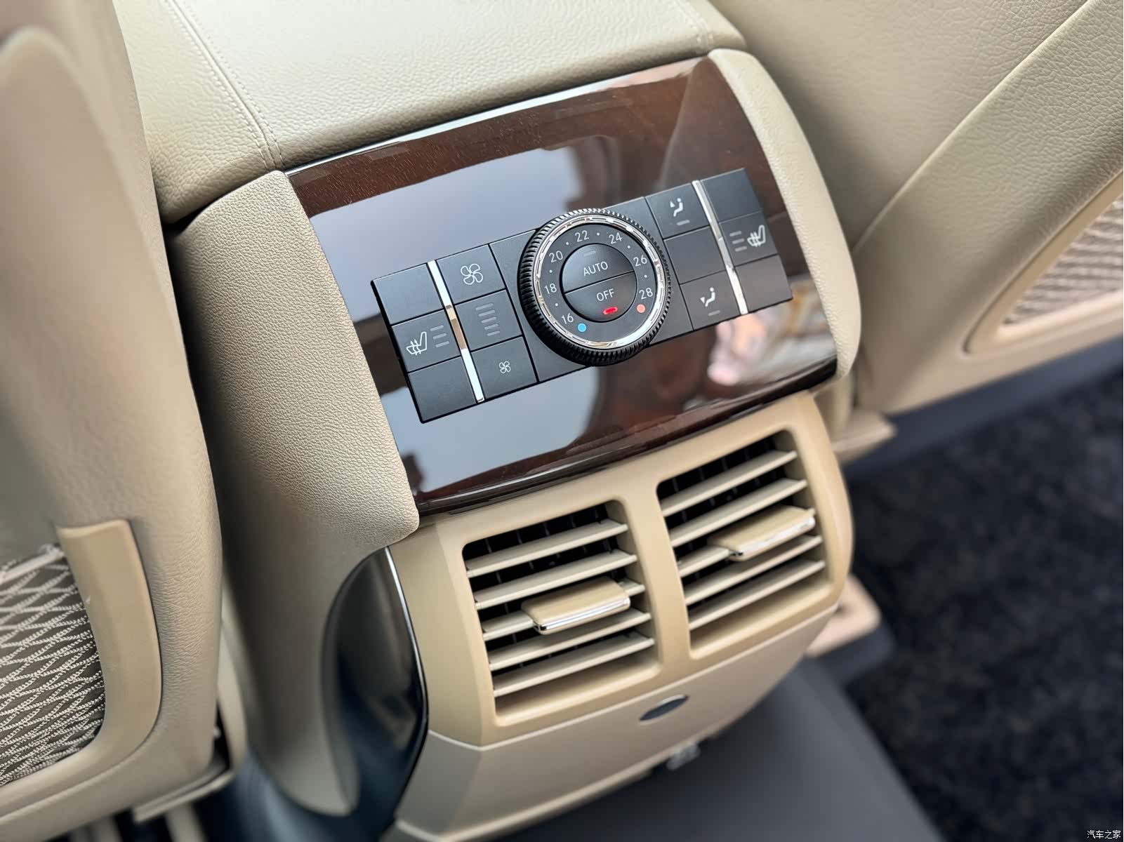Mercedes-Benz R-Class, 2011 10