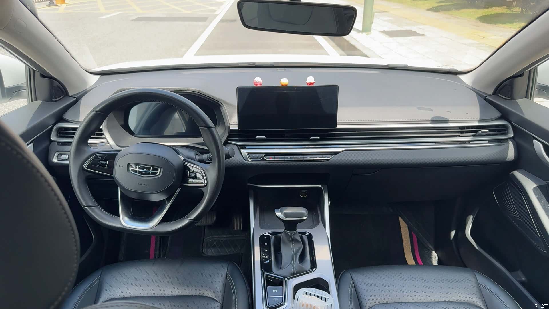 Geely Emgrand, 2022 все фото
