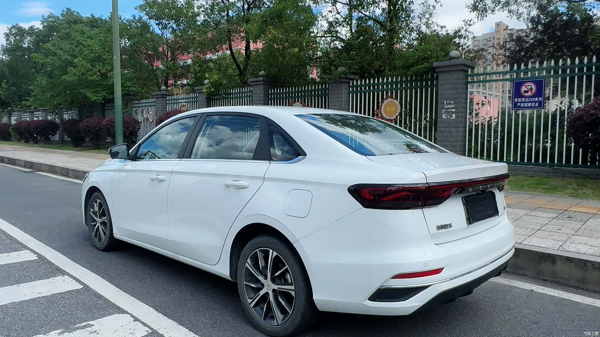 Geely Emgrand, 2022 9