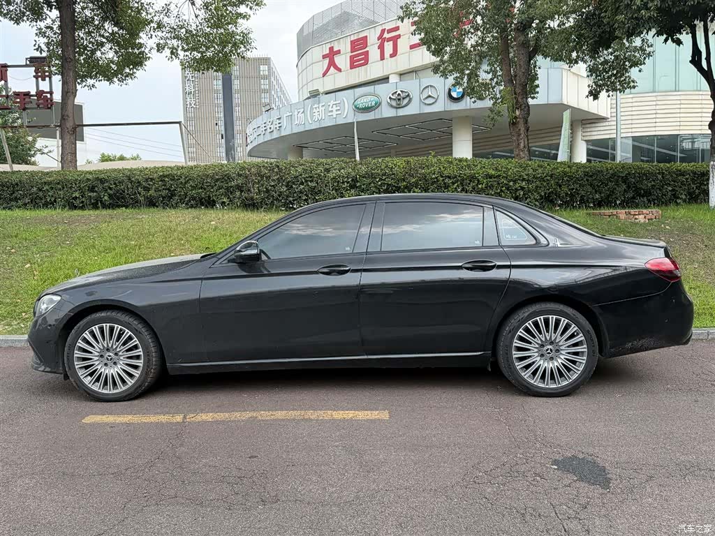 Mercedes-Benz E-Class, 2023 3