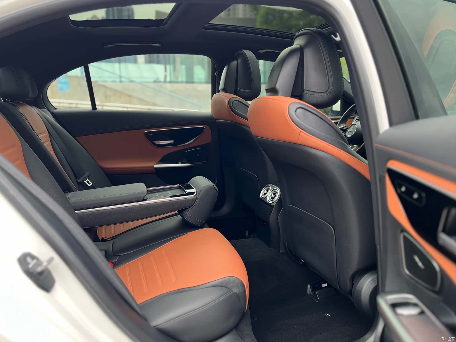 Mercedes-Benz C-Class, 2024 15