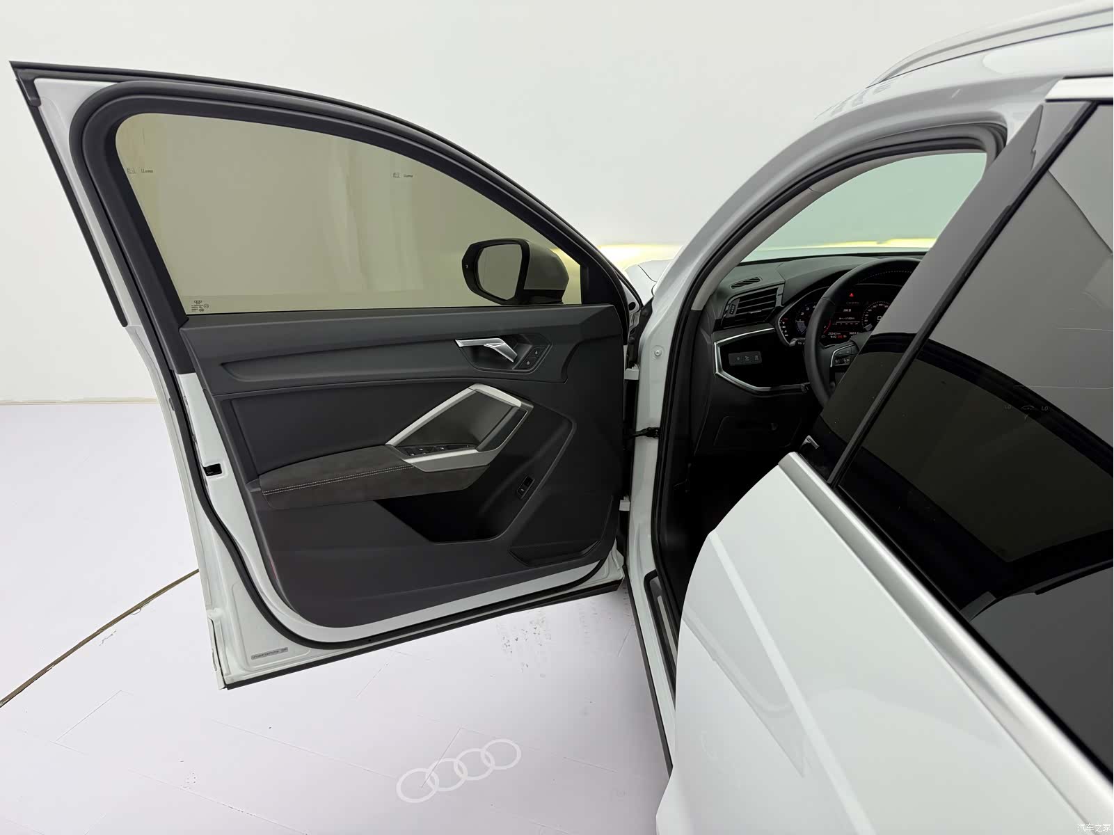 Audi Q3, 2023 20