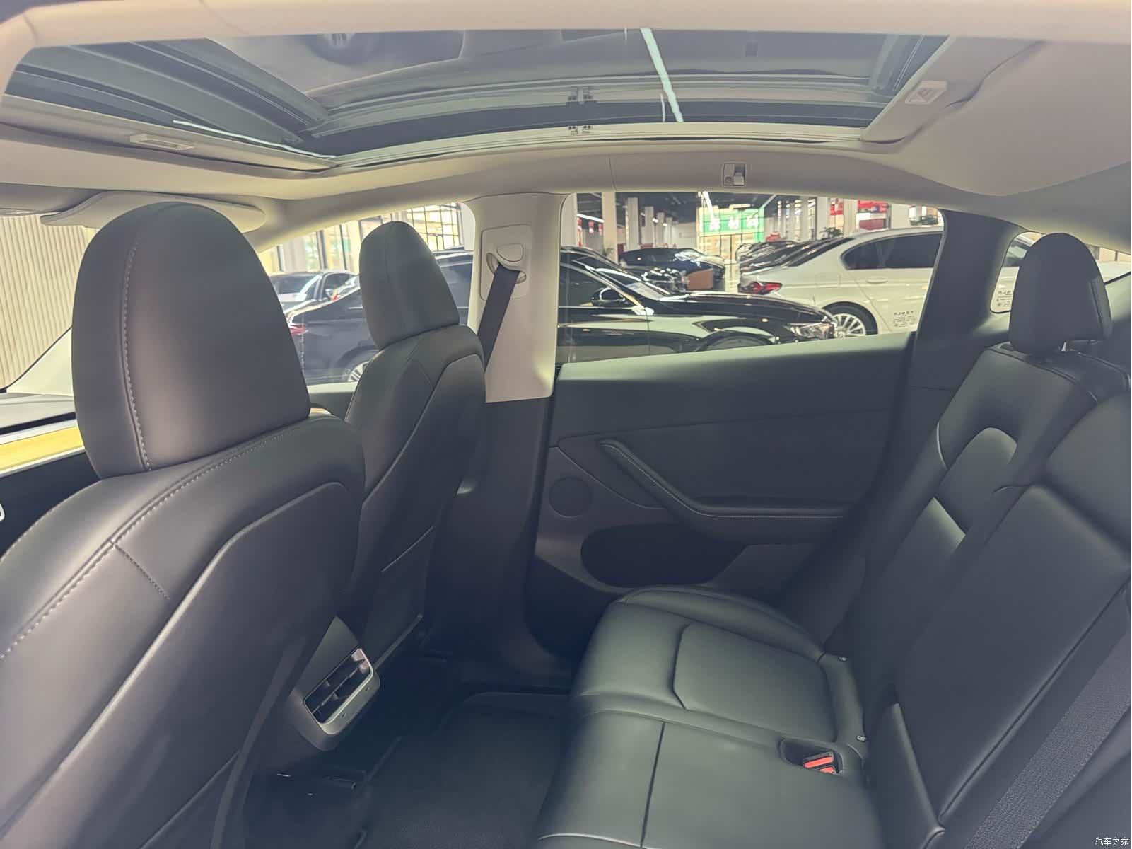 Tesla Model Y, 2023 16