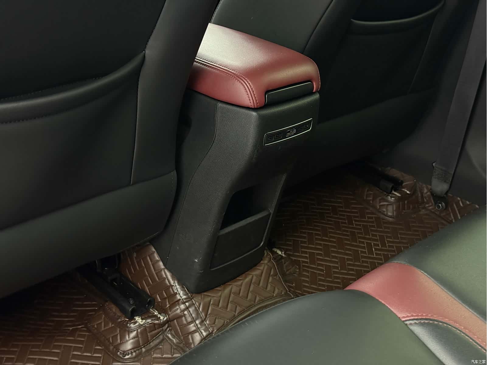 Geely Coolray, 2022 13