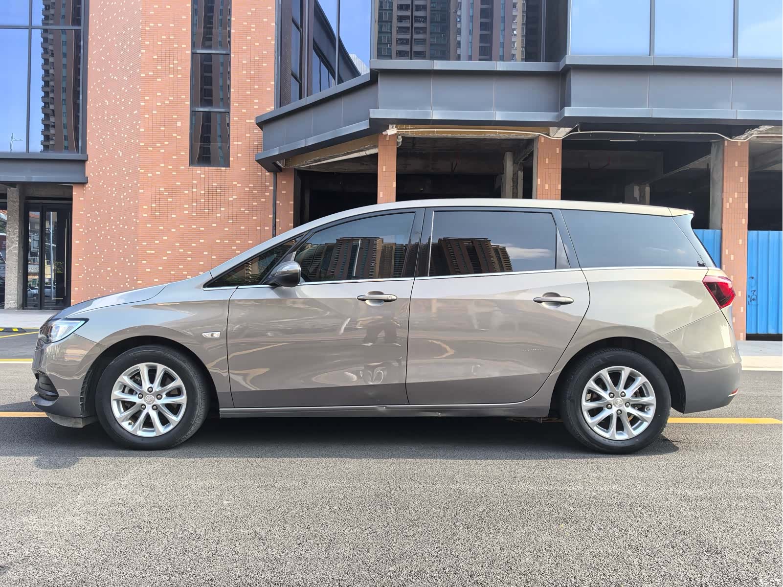 Buick GL6, 2018 7