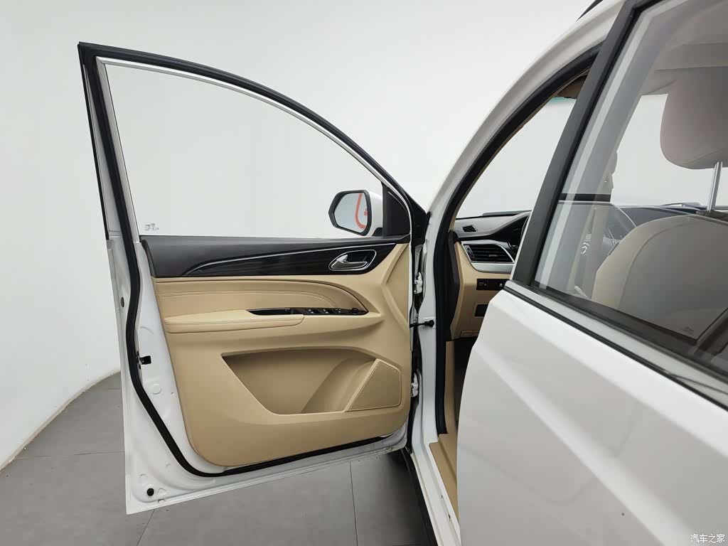 Wuling 730, 2016 8