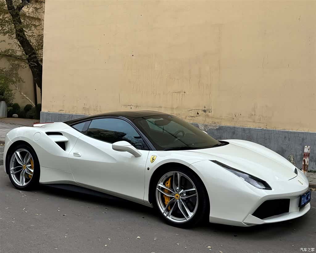 Ferrari 488, 2016 3