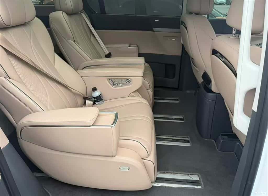 Xpeng X9, 2025 7