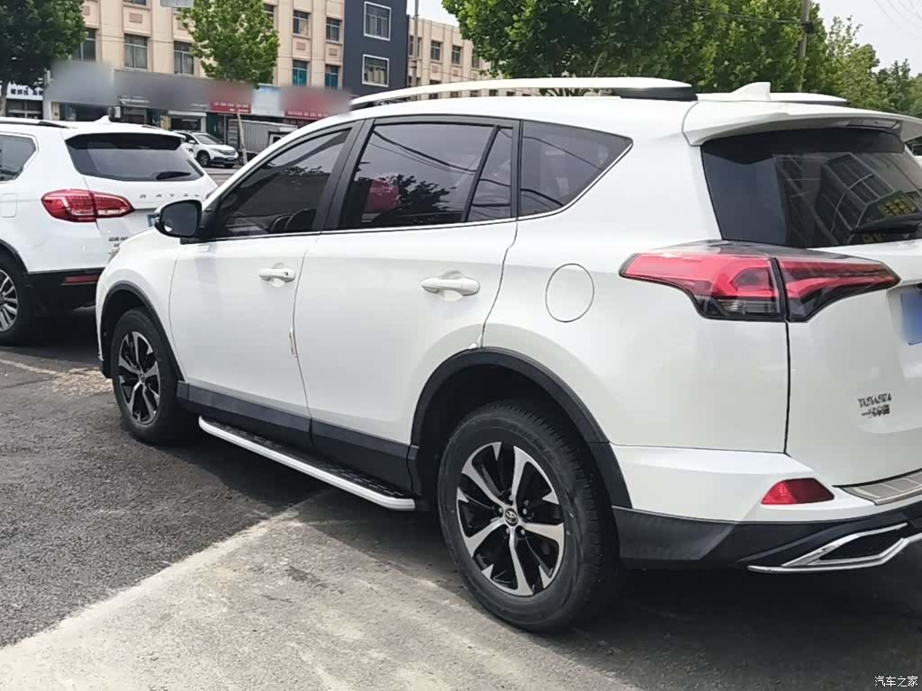 Toyota RAV4, 2018 все фото