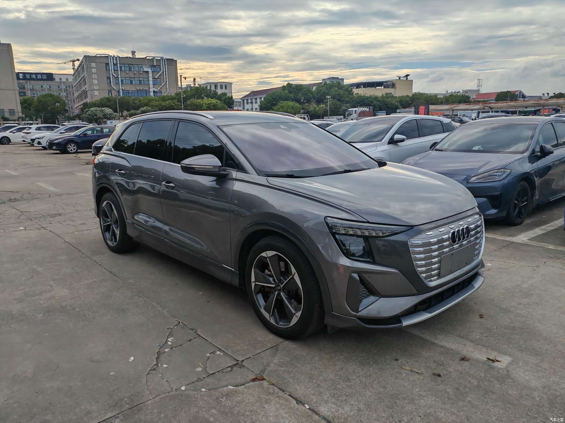 Audi Q5 e-tron, 2024 1