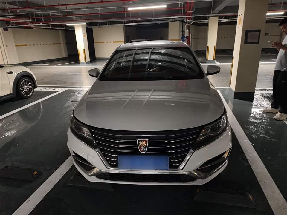 Roewe i6
