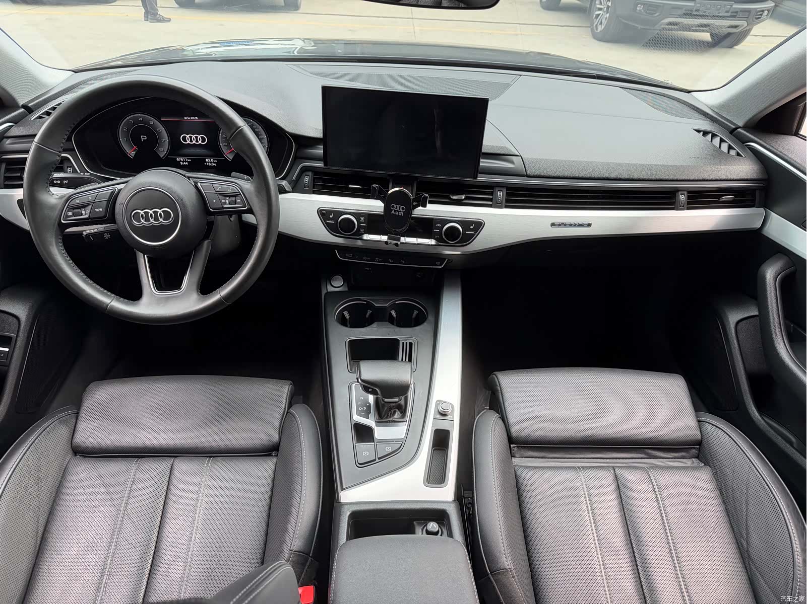 Audi A4L, 2021 все фото