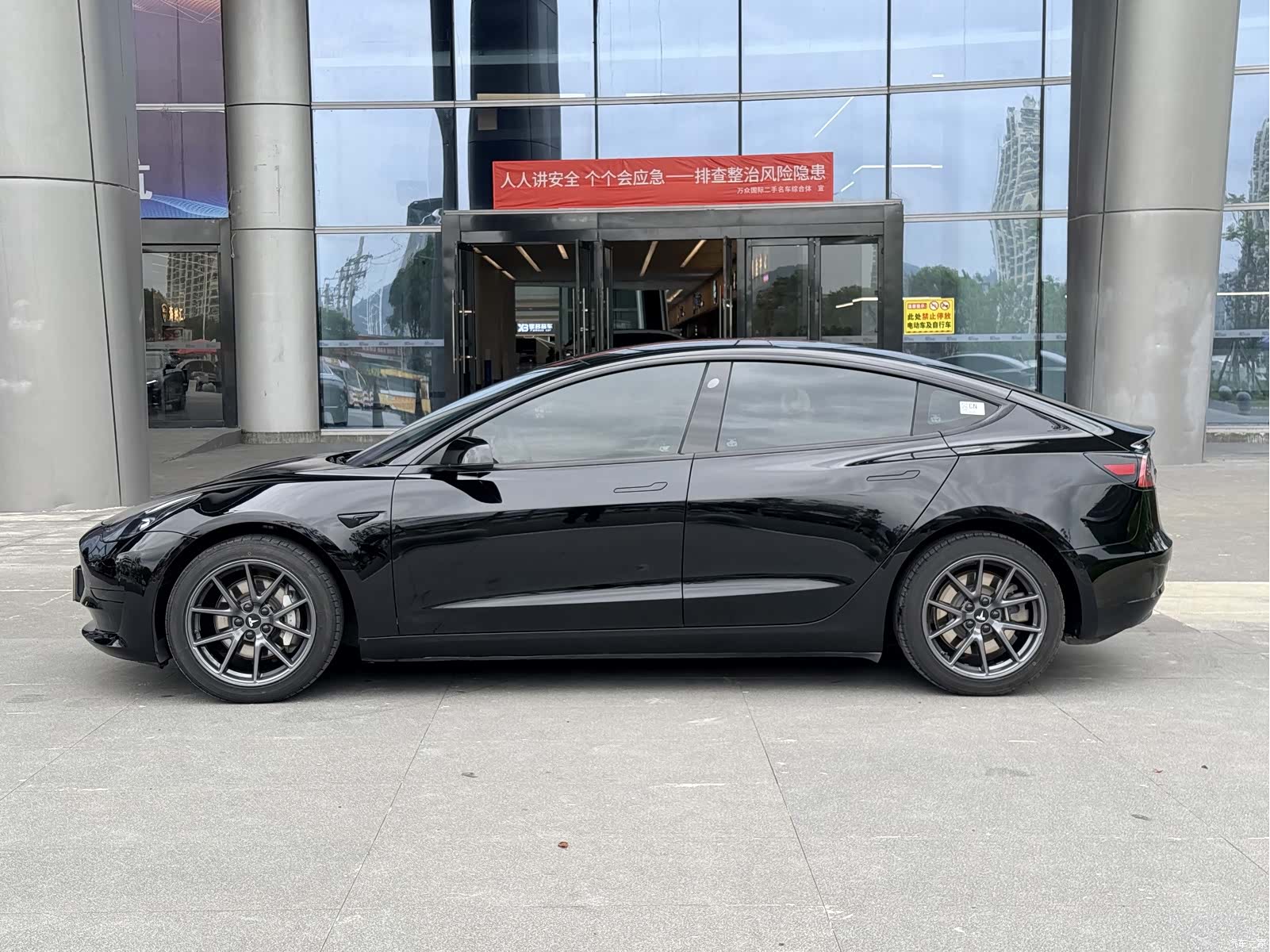 Tesla Model 3, 2023 4