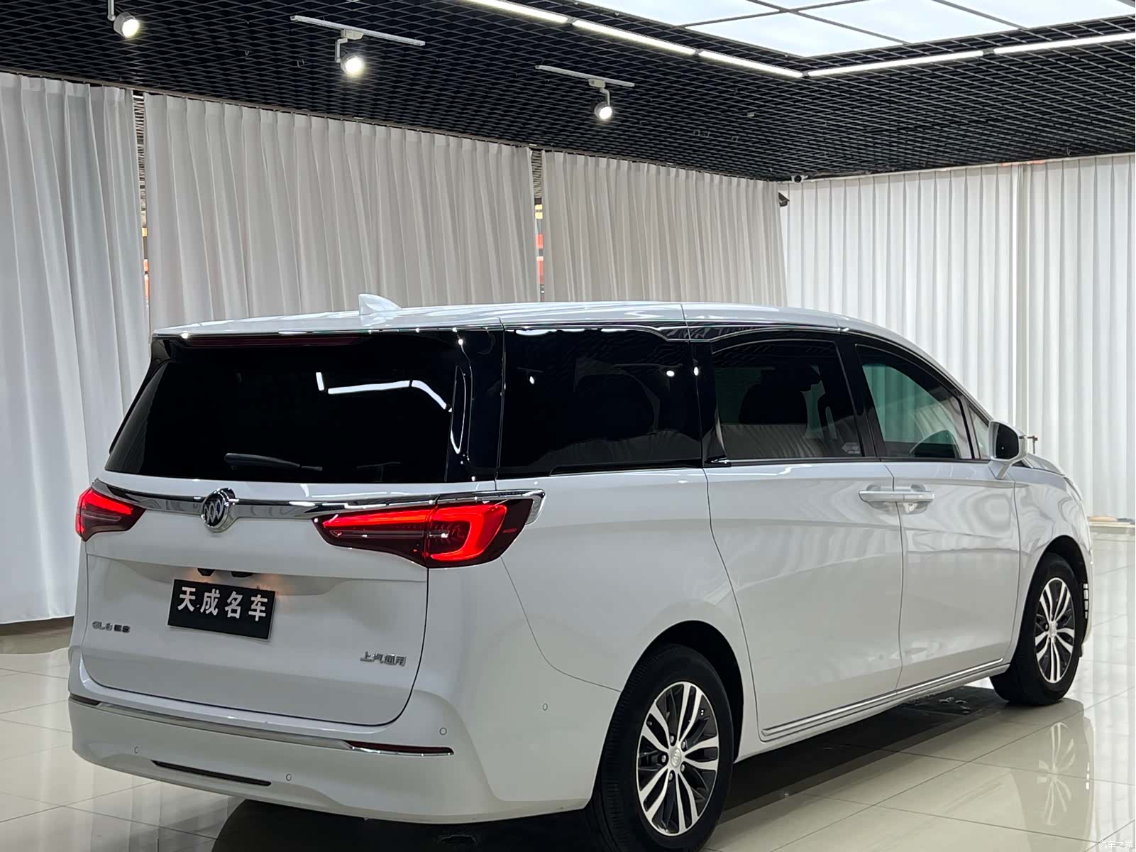 Buick GL8, 2024 4
