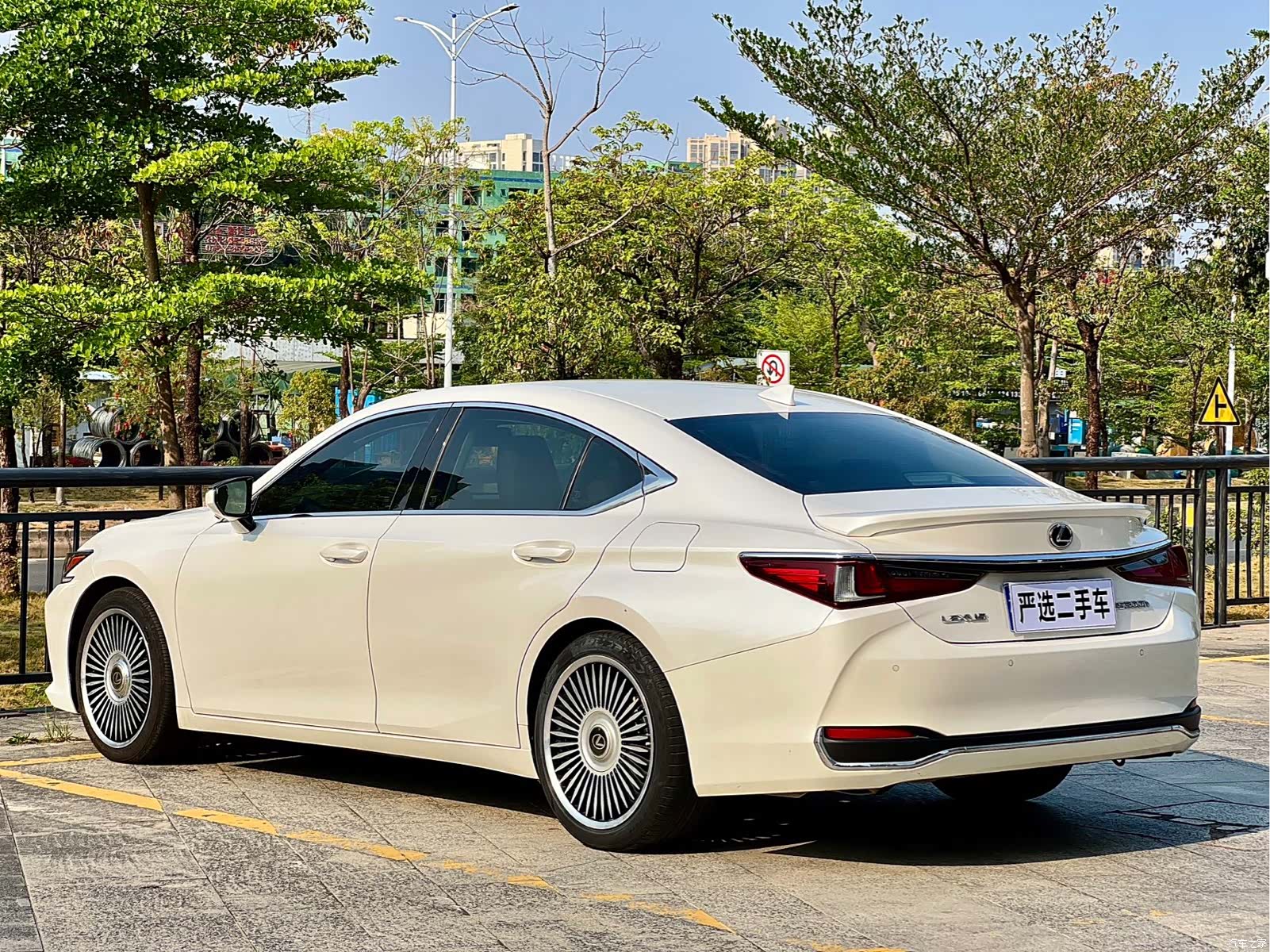 Lexus ES, 2020 7
