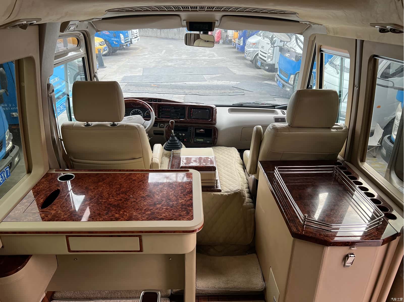 Toyota Coaster, 2017 10