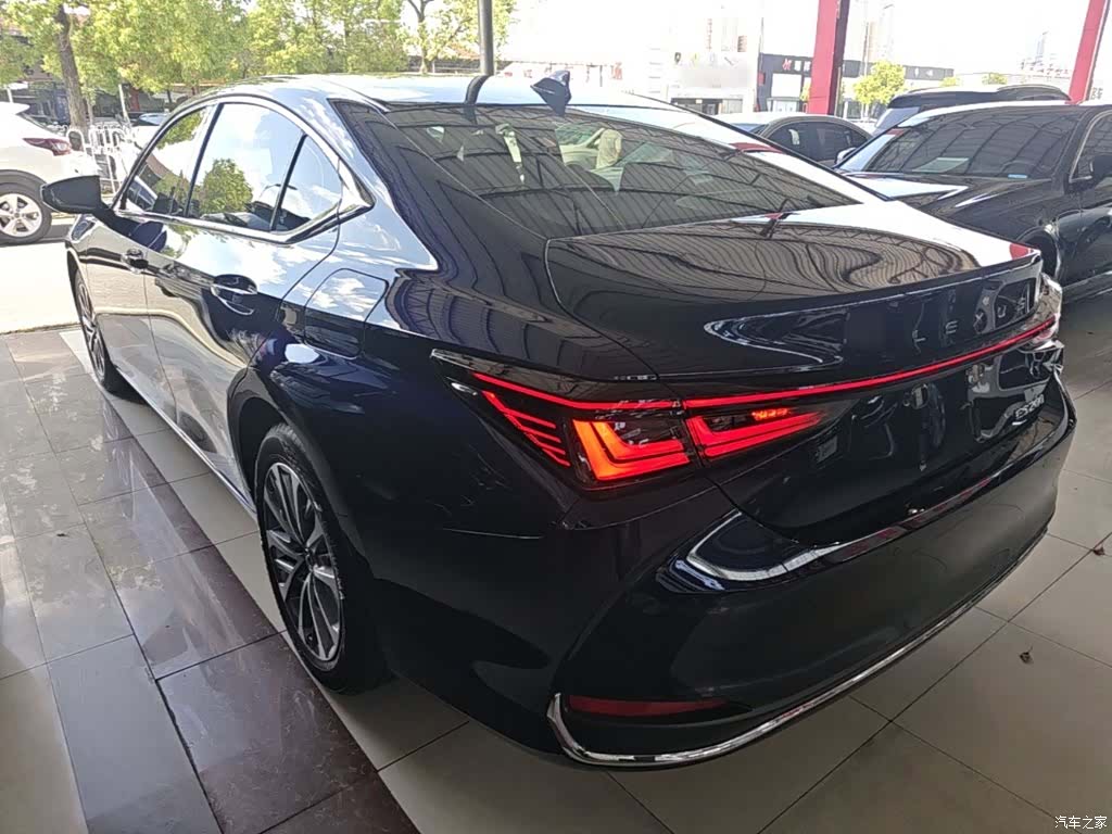 Lexus ES, 2026 все фото