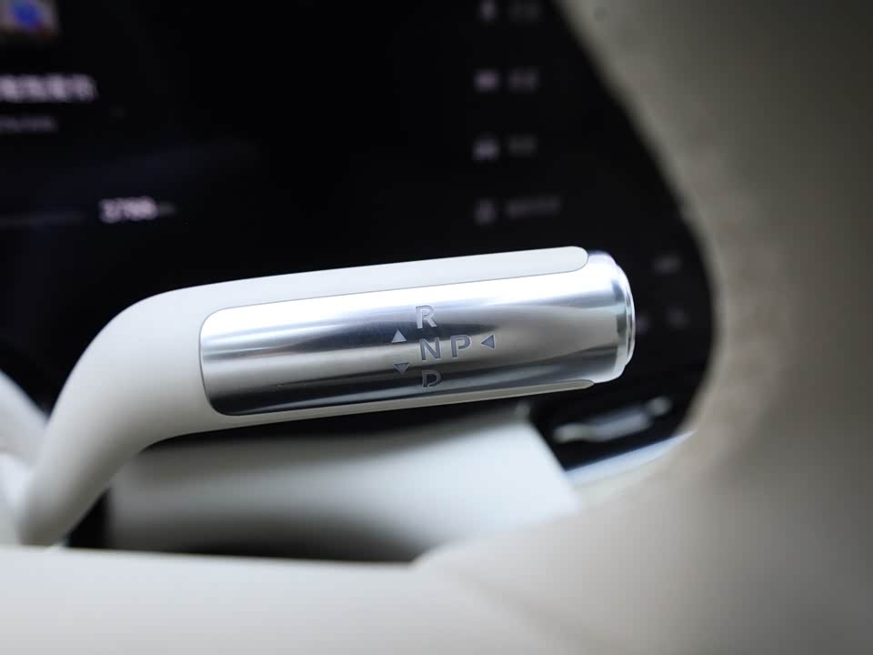 AITO Ask the world M8