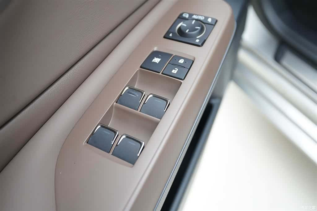 Lexus ES, 2026 11