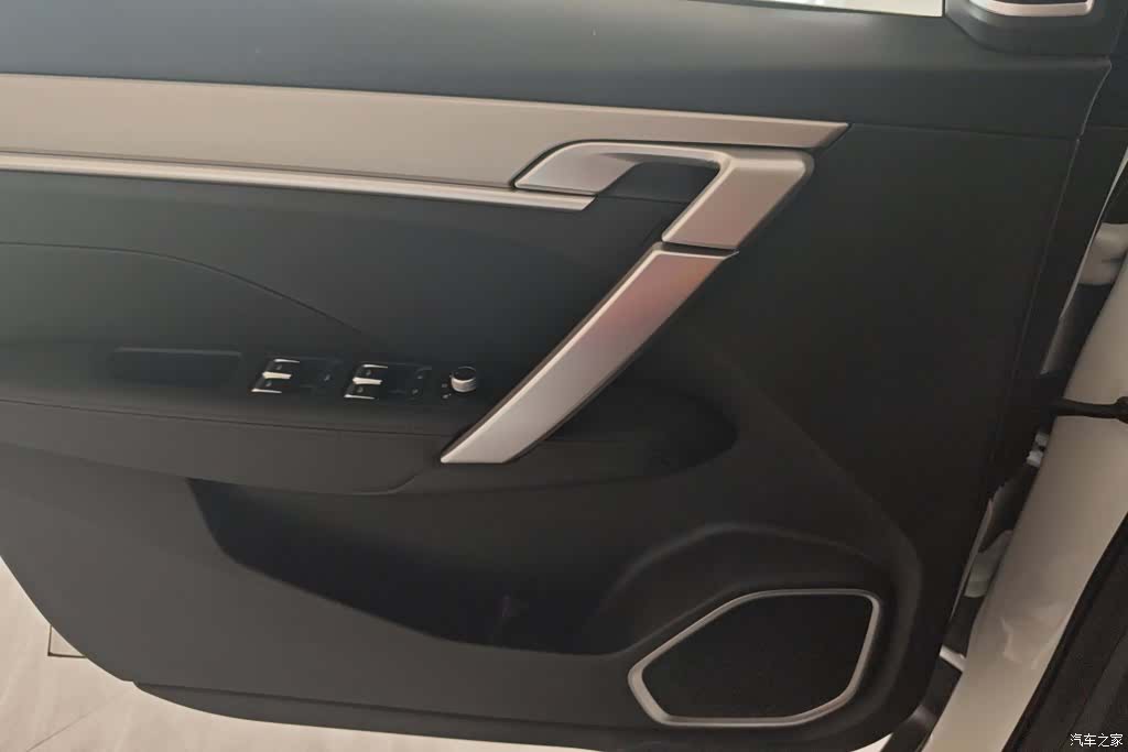 Geely Coolray, 2026 7