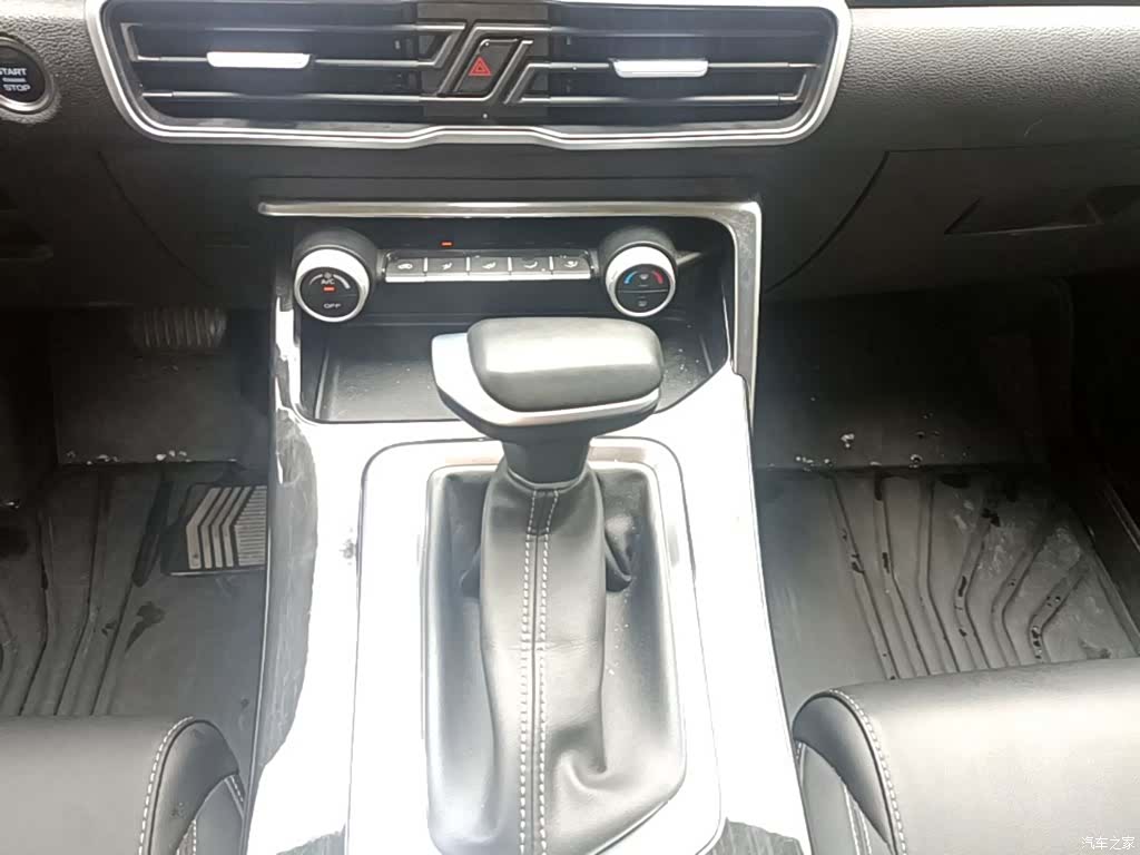 Geely Coolray, 2025 14