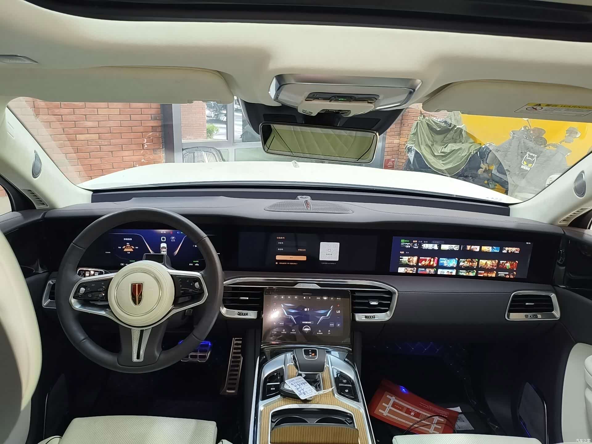 Hongqi E-HS9, 2023 12
