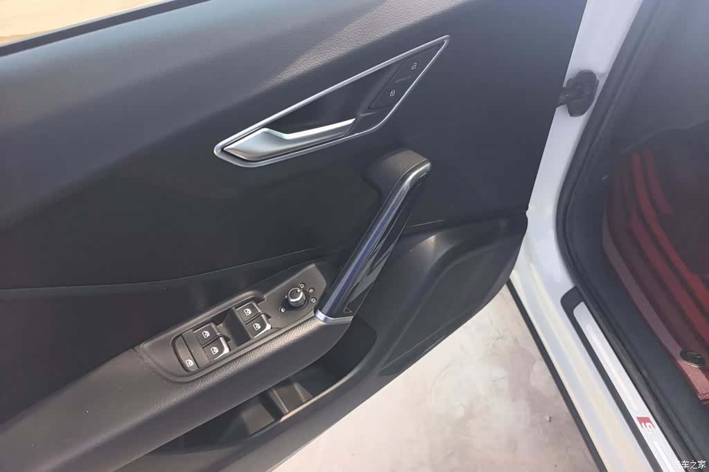 Audi Q2L, 2021 7