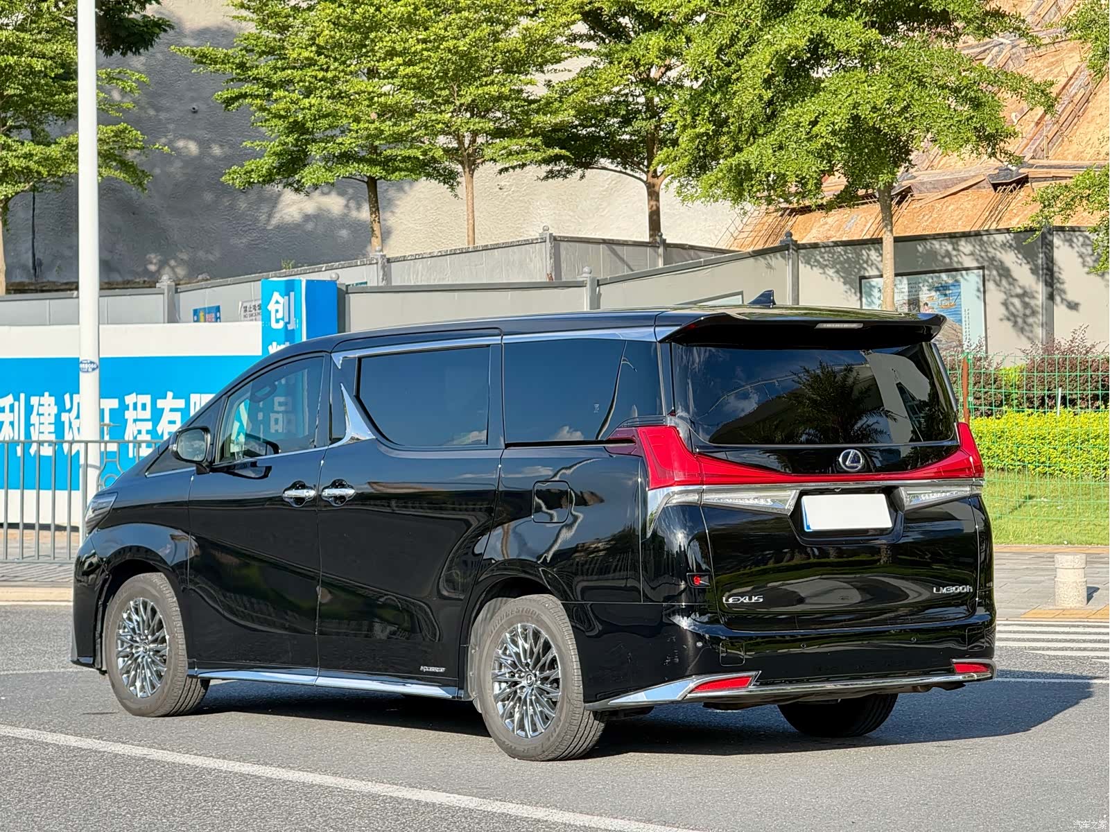 Lexus LM, 2020 6