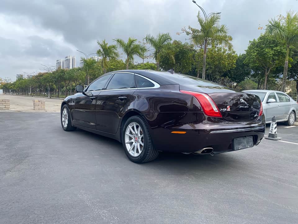 Jaguar XJ