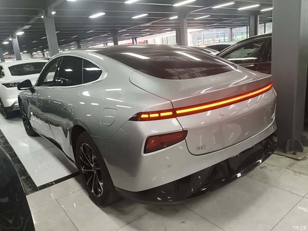 Xpeng P7, 2023 все фото