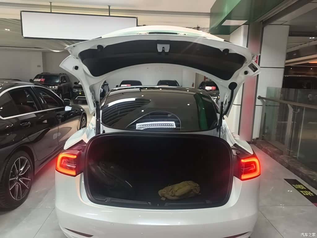 Tesla Model 3, 2022 19