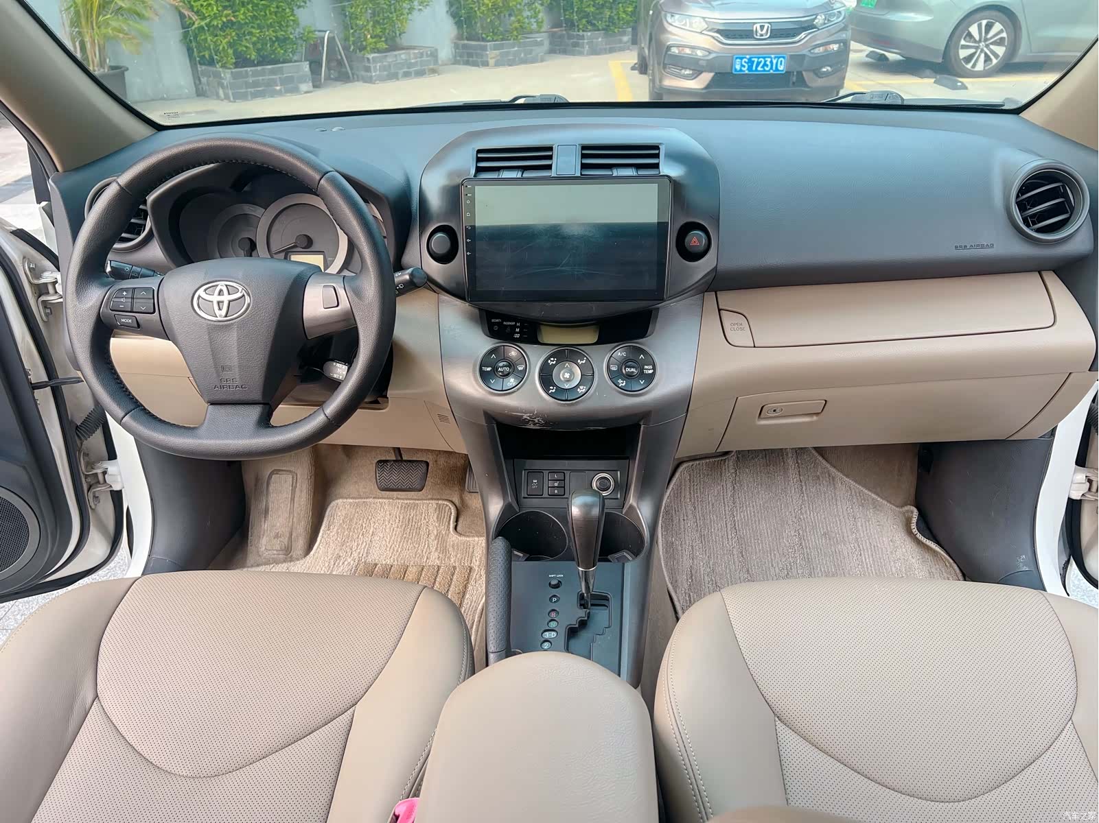 Toyota RAV4, 2013 10
