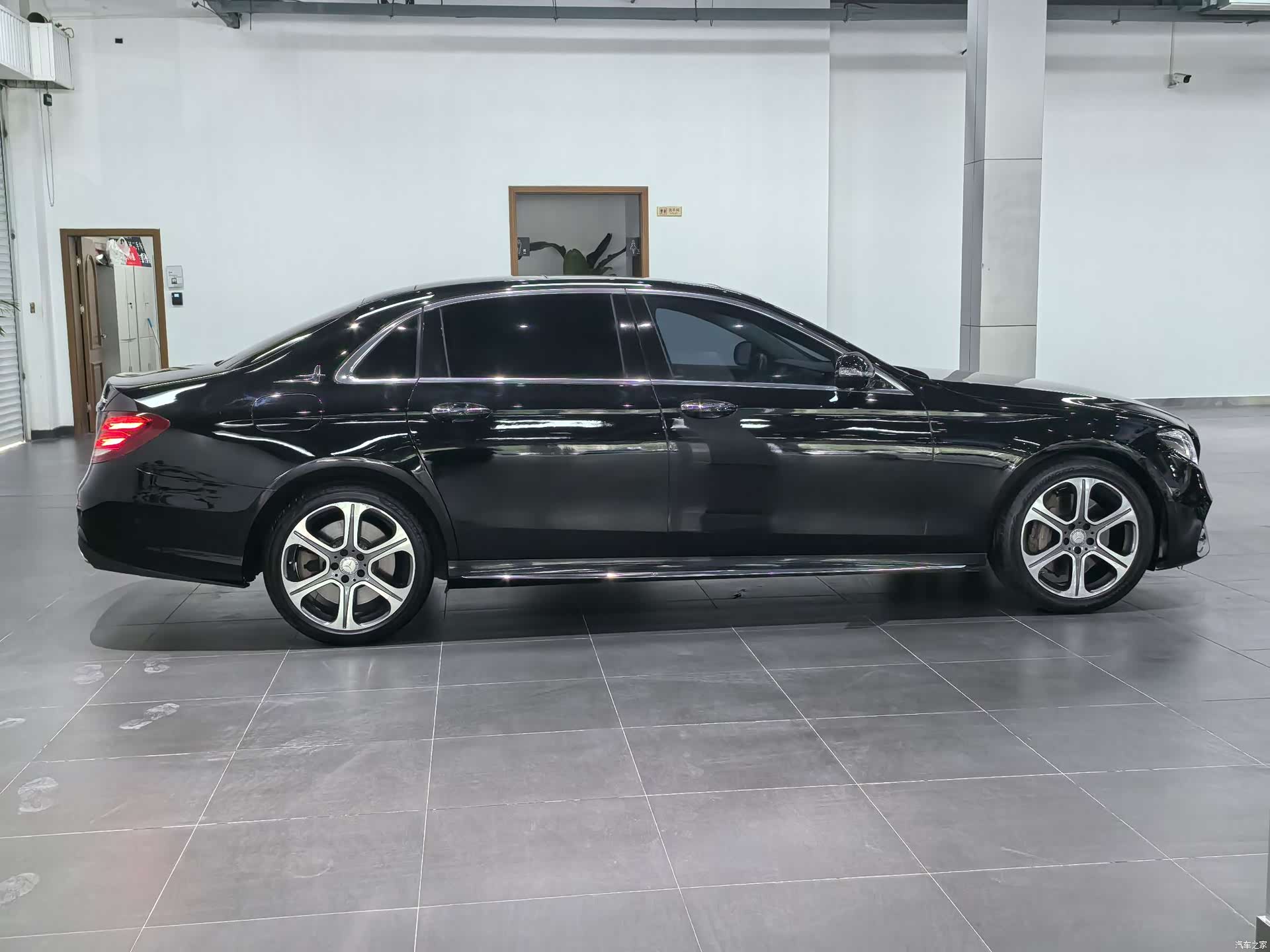 Mercedes-Benz E-Class, 2017 12