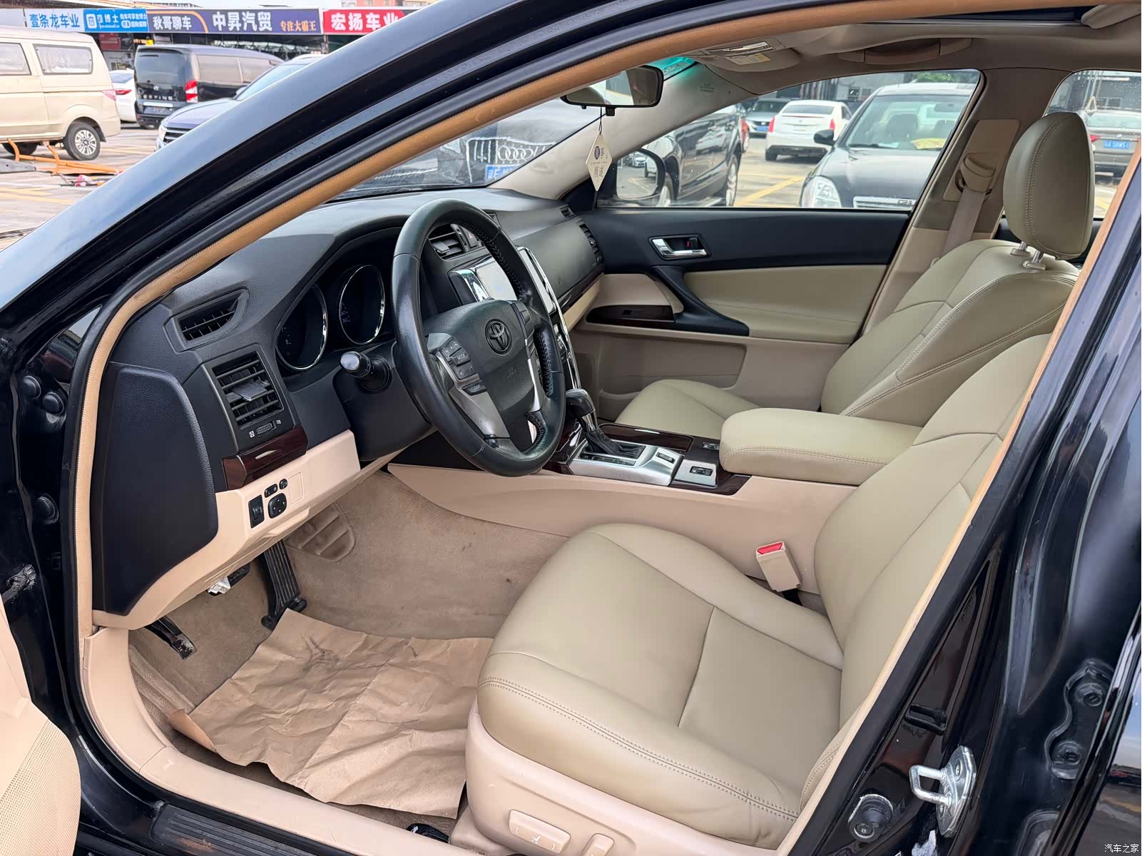 Toyota 2.5V, 2010 8